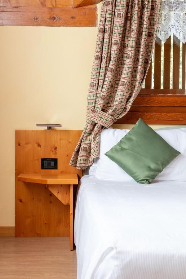 Nevesole Folgarida Resort Aparthotel Ngoại thất bức ảnh